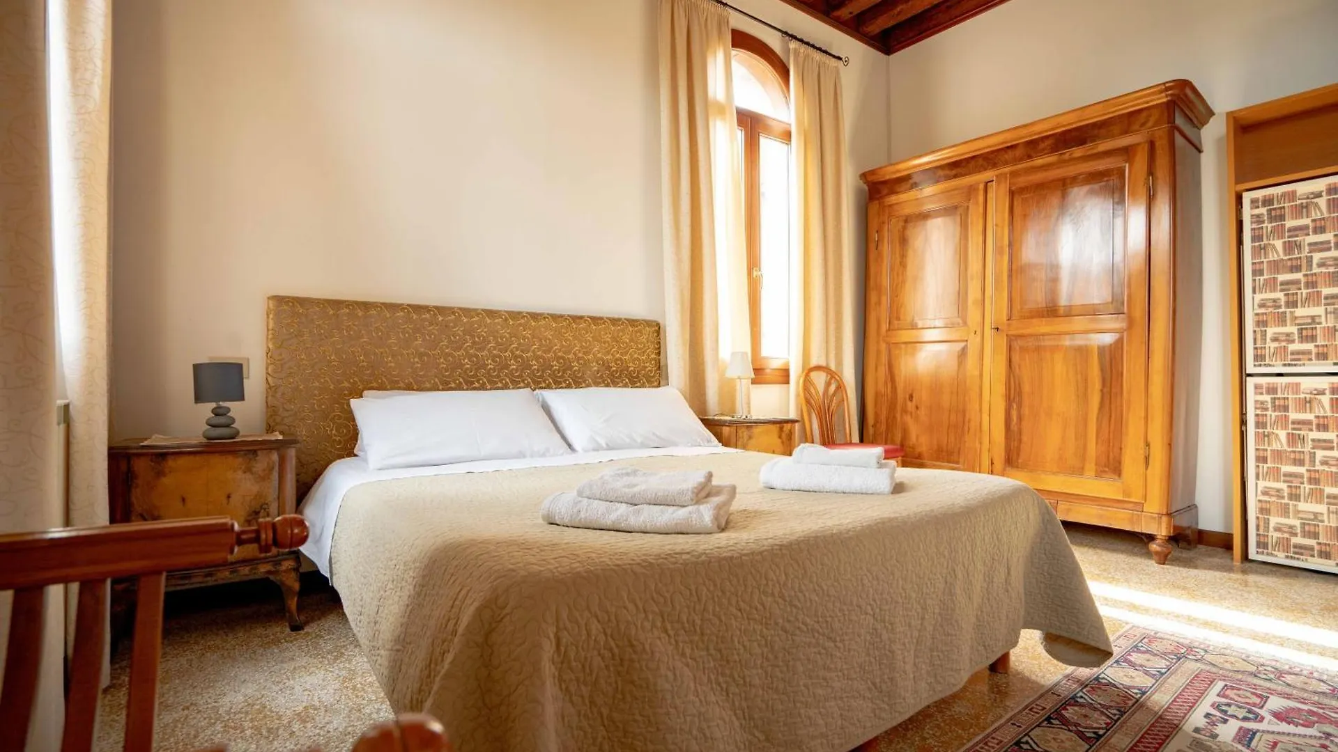 San Trovaso Apartment Venice