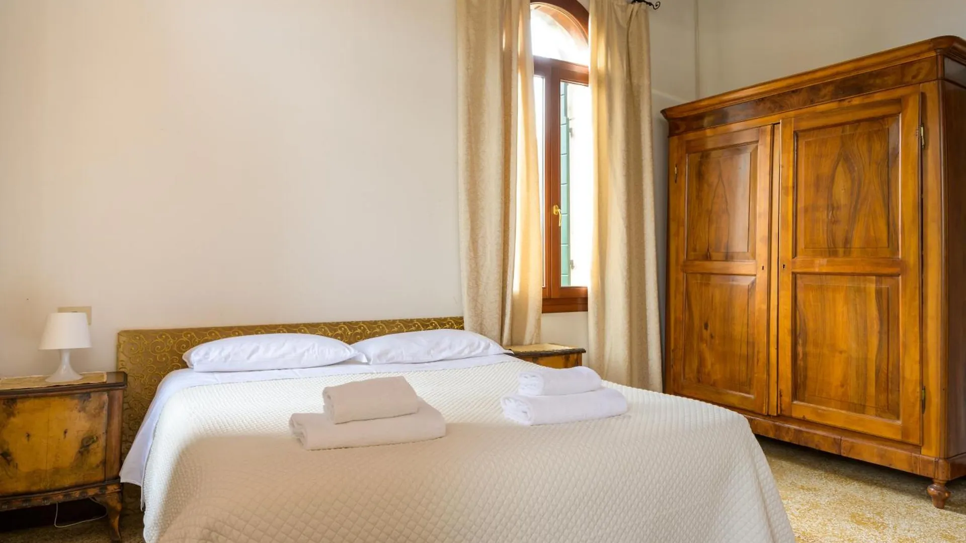 San Trovaso Apartment Venice