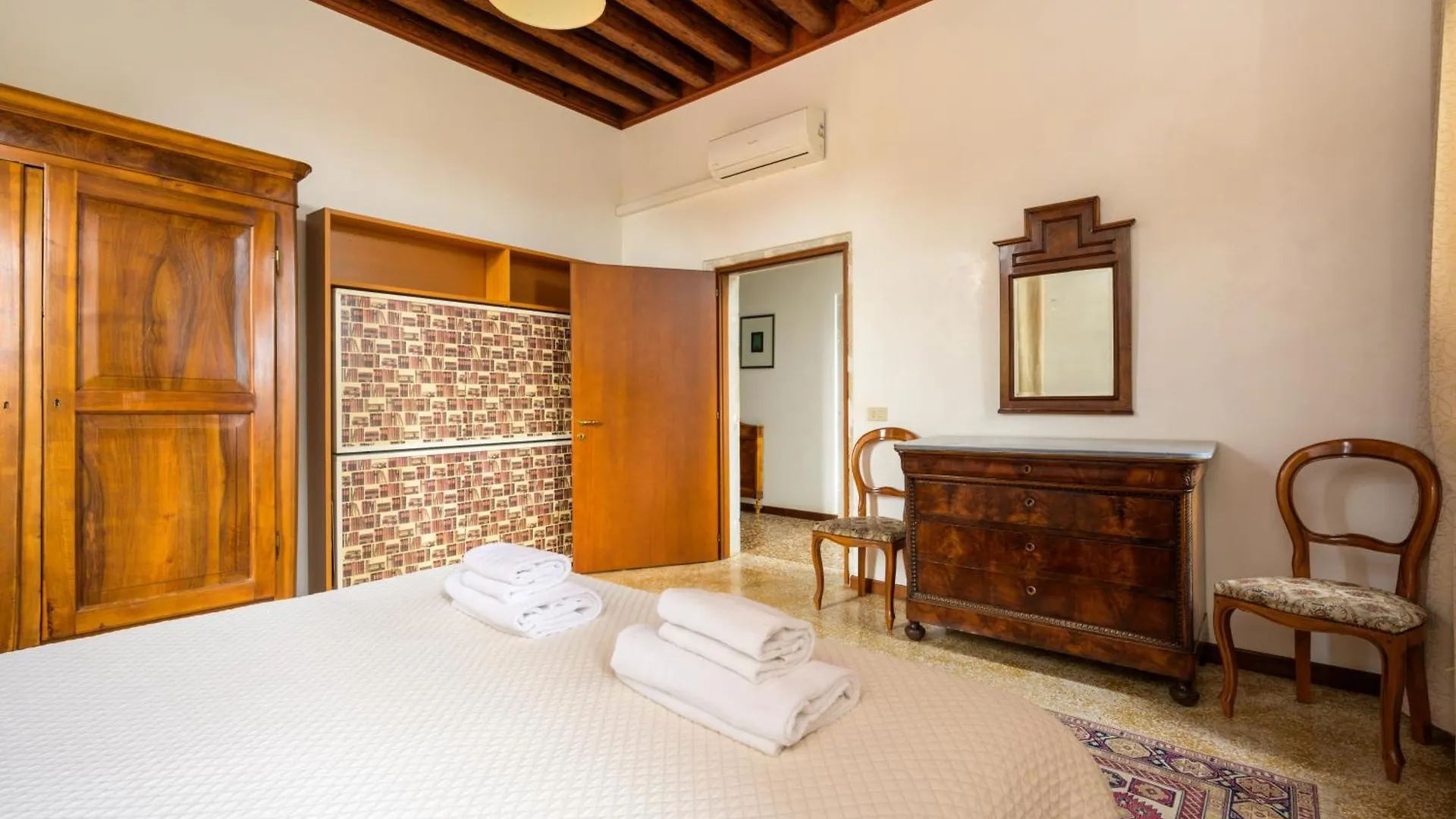 San Trovaso Apartment
