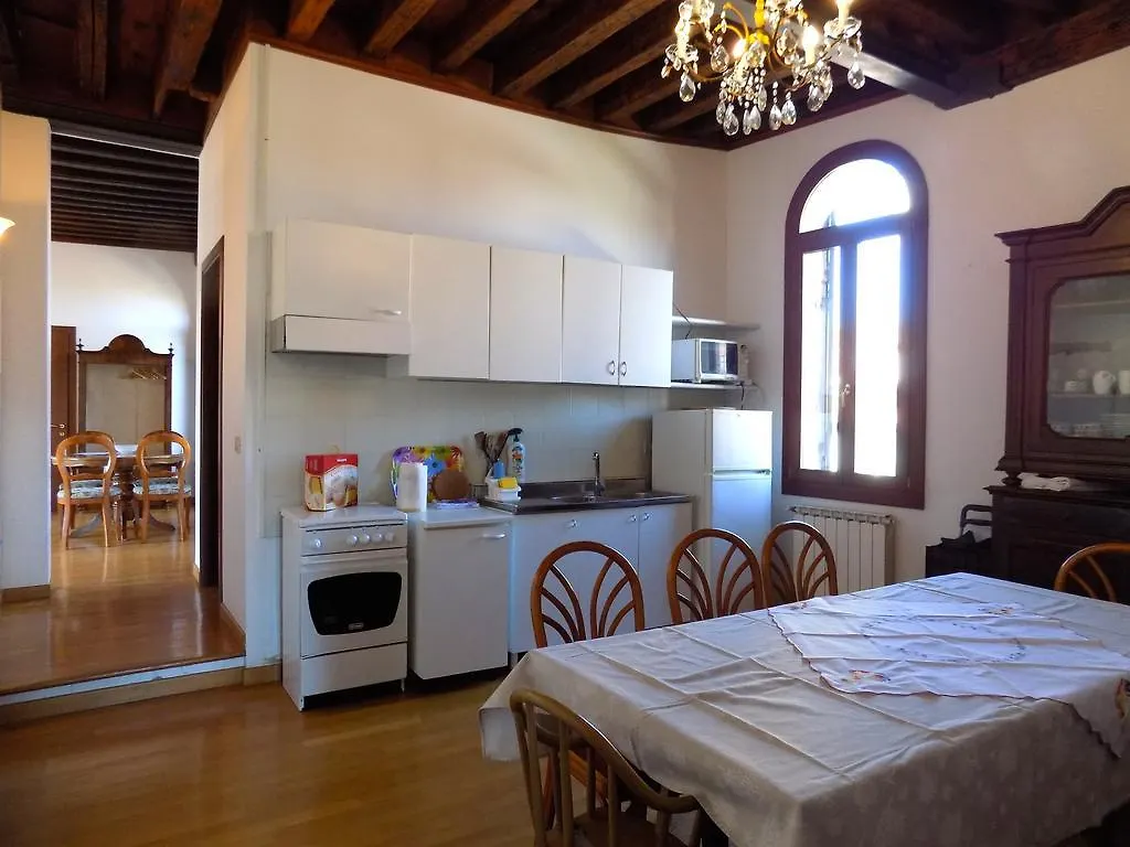 San Trovaso Apartment