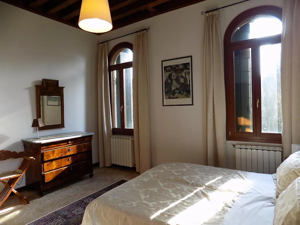 San Trovaso Apartment Venice