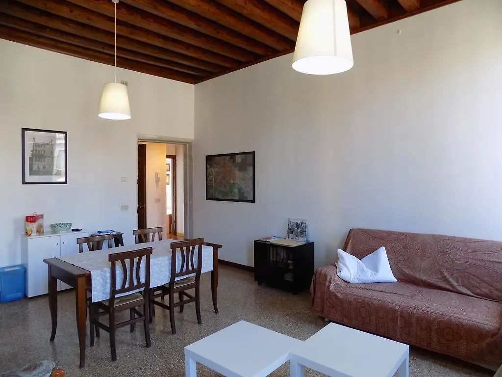 San Trovaso Apartment
