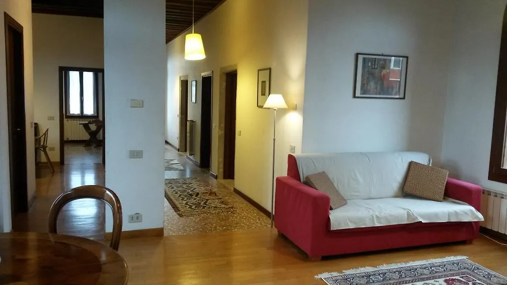 San Trovaso 0*, Venice