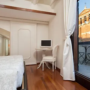 https://terrazza-la-fenice.hotelslidodijesolo.com