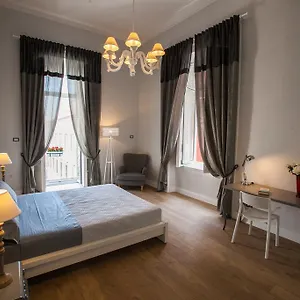 https://largo-donnaregina-home.hotels-amalfi.com