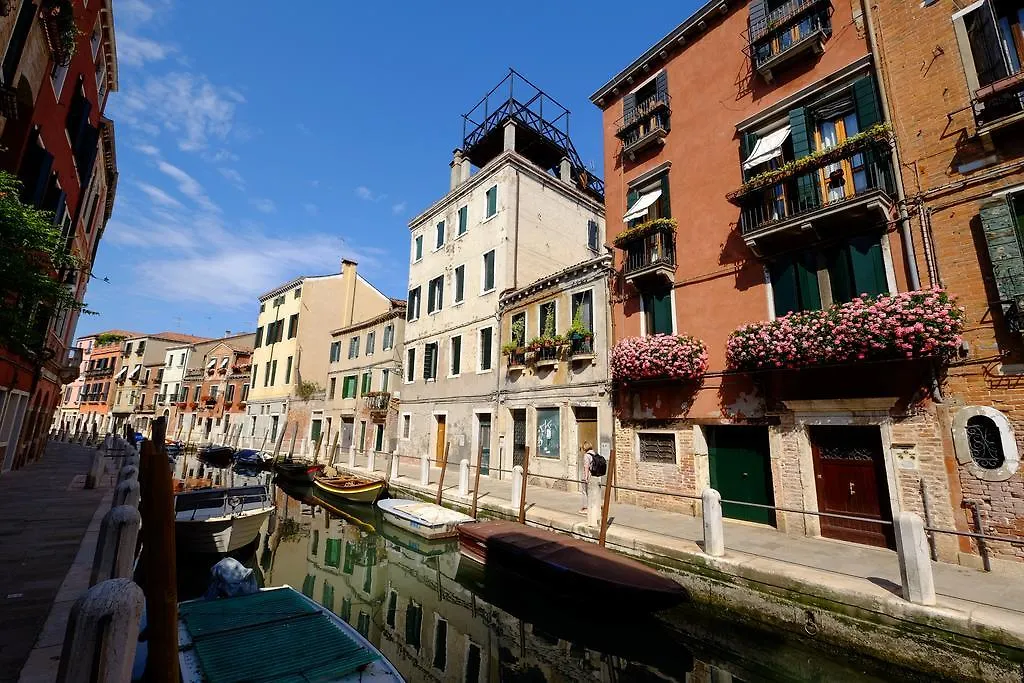 San Trovaso 0*, Venice